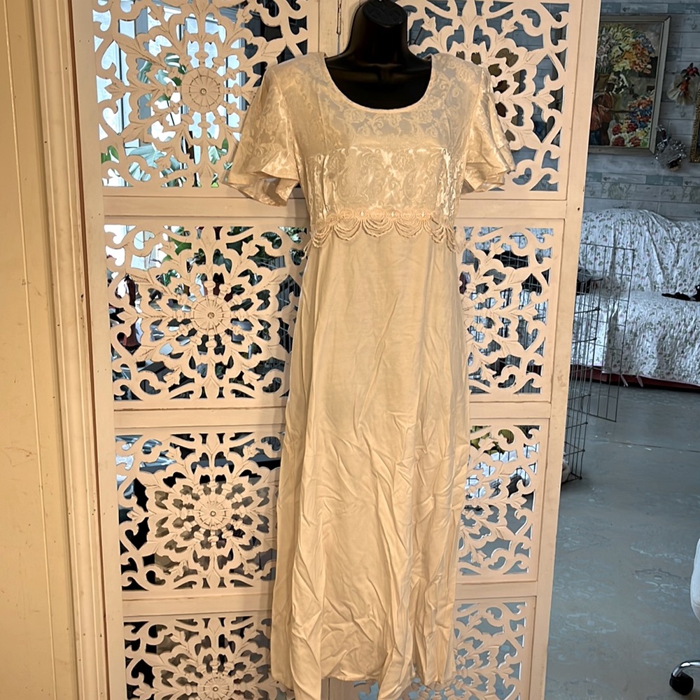 Another Thyme- Vintage, simple wedding dress. Size 8